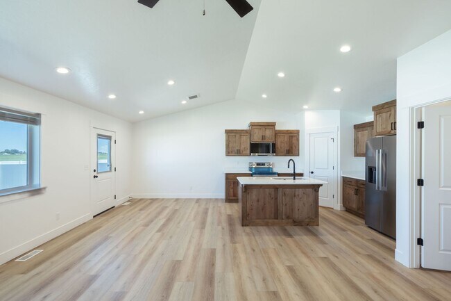 Building Photo - $500 off first month's rent. If rented before the end of AUGUST!!BRAND NEW 5 BED 3 BATH TWIN HOME