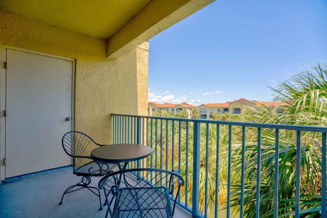 Building Photo - 500 Uno Lago Dr