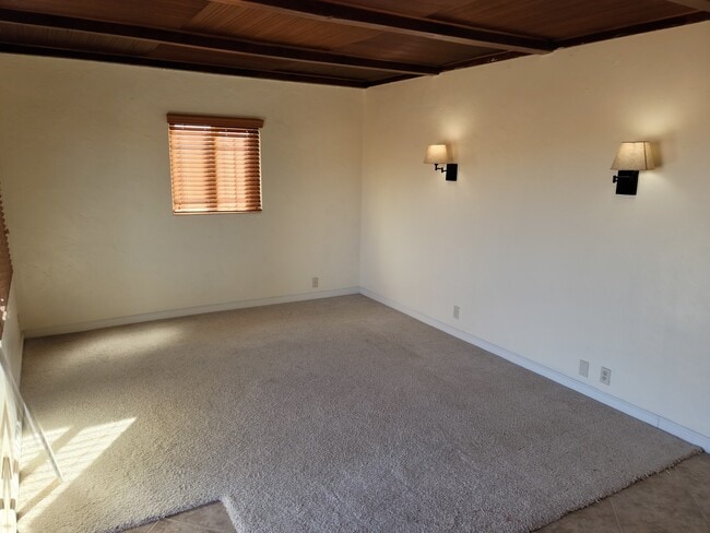 Building Photo - 36840 Camarillo Ave