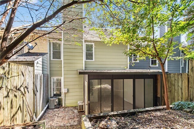 Building Photo - 1420 Old Virginia Ct SE