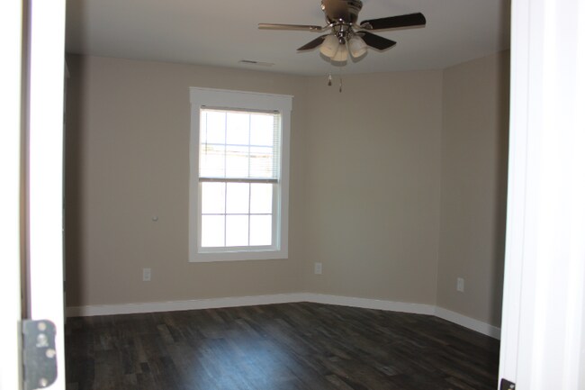 Building Photo - 109 Buster Ln