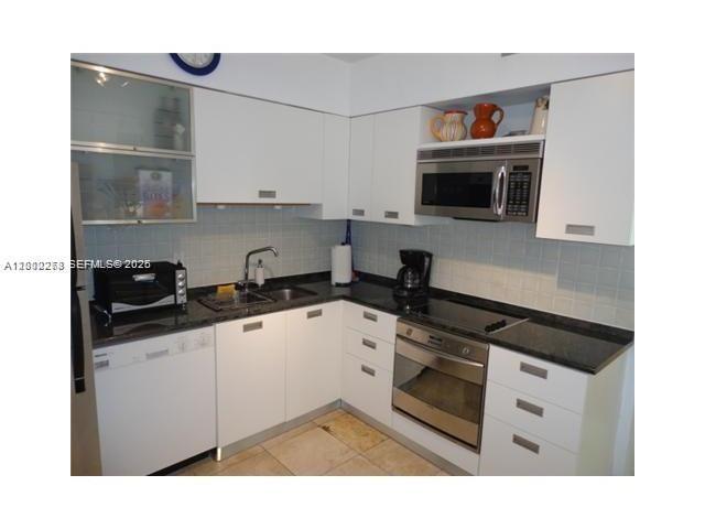 Building Photo - 5700 Collins Ave