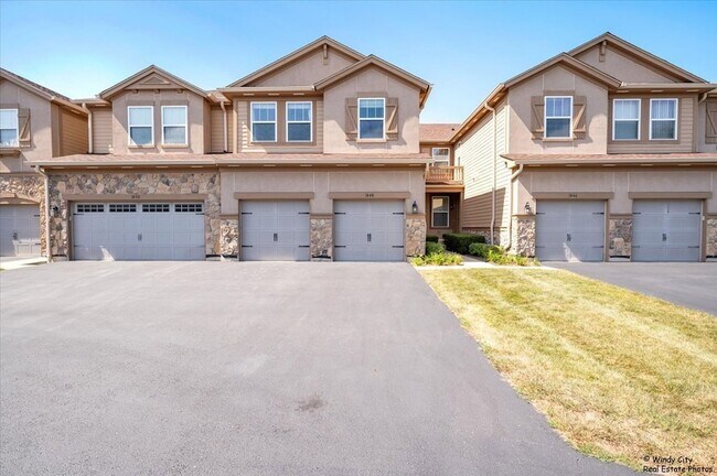 Building Photo - 1848 Crenshaw Cir