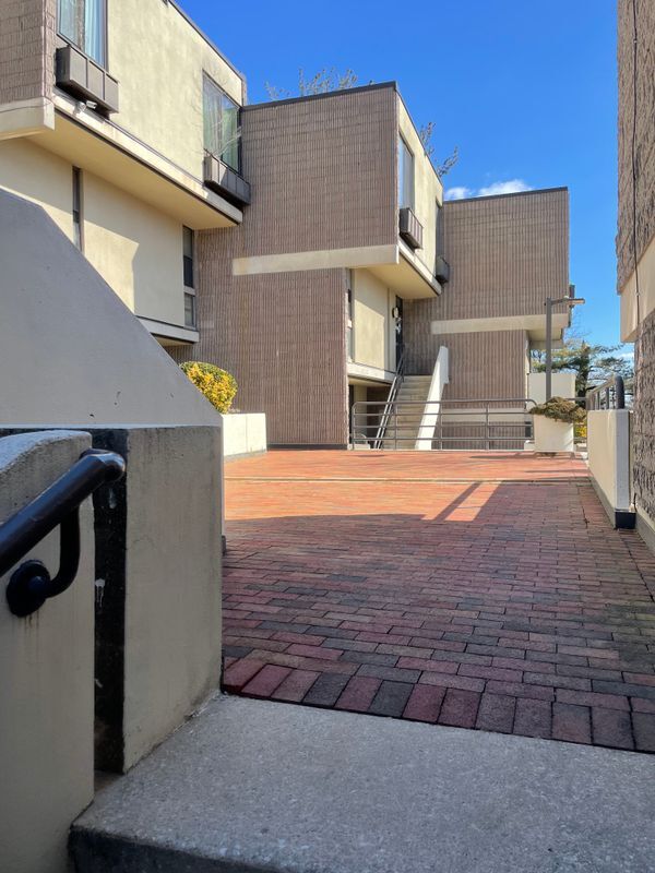 Building Photo - 2214 Deerfern Crescent