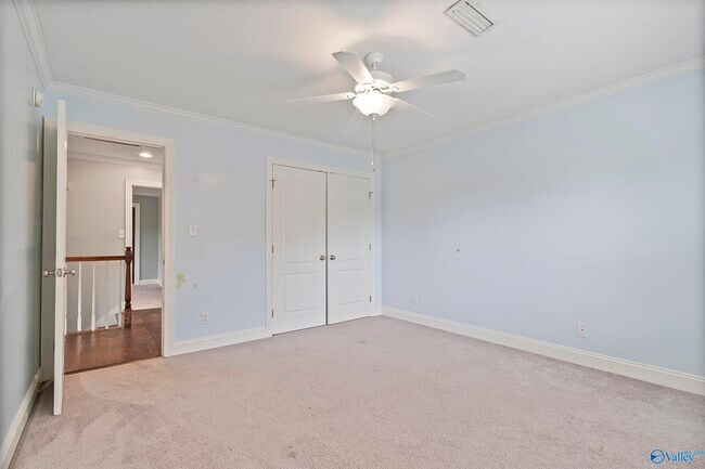 Building Photo - 818 Esslinger Rd SE