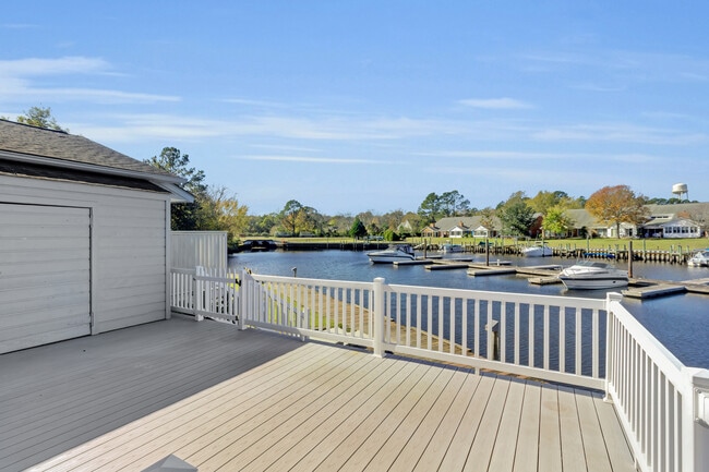 Building Photo - 18 Harbour Walk Townhouses