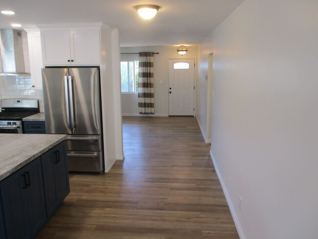 Building Photo - Lakeside Newly remodeled 4 Bdr 2.5 Bath Ho...