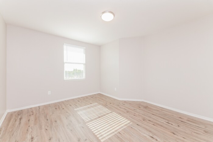 Building Photo - 1304 Cyprus Dr