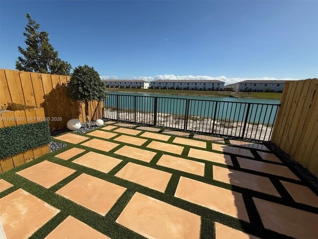 Building Photo - 2767 SE 25th Ave