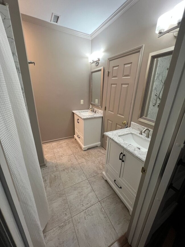 Building Photo - 3 Bed 2.5 Bath Townhome In Governors' Village
