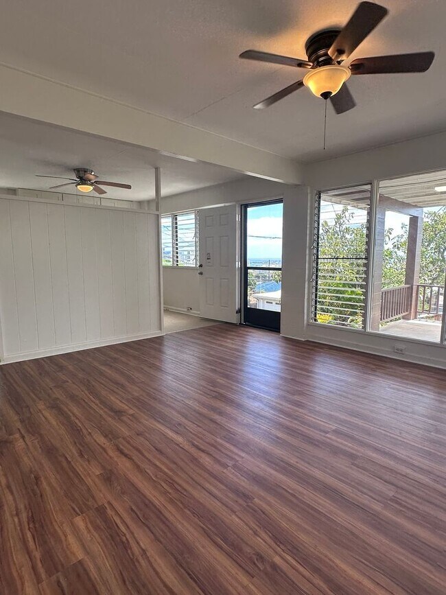 Building Photo - 1701 Skyline Dr