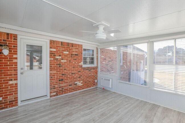 Building Photo - Beautiful for rent home located in central Virginia Beach