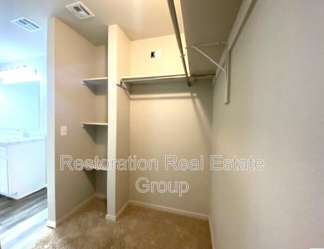 Building Photo - 10010 E 108th Pl N