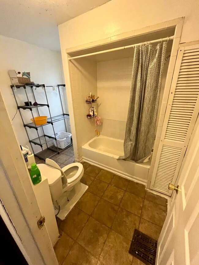 Building Photo - 128 Hawley St