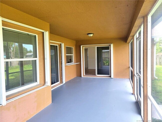 Building Photo - 1957 SE Sandia Dr