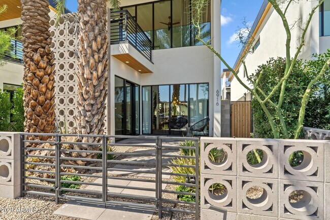 Building Photo - 6916 E 2nd St