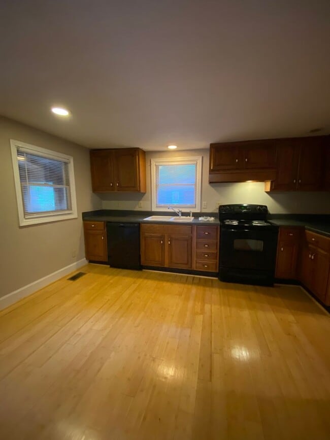 Building Photo - Charming 3-Bedroom, 2-Bath House with Detached Garage on west side of Athens, GA - PRE-LEASE FOR ...