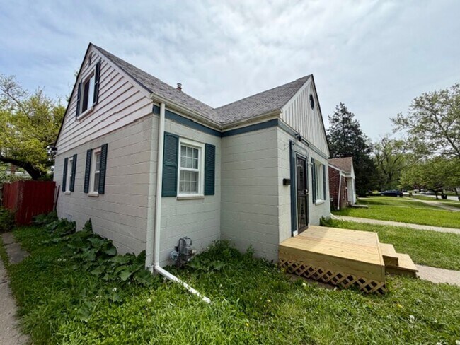 Building Photo - Beautiful 3 Bedroom 1 Bath Home For Lease