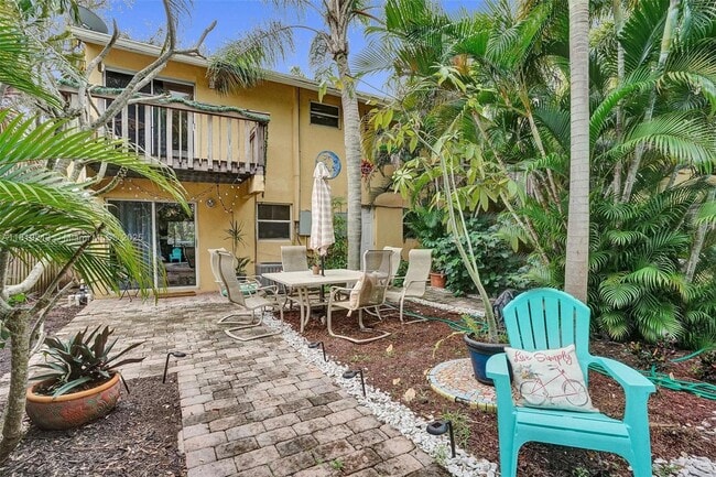 Building Photo - 307 SW 11th Ct