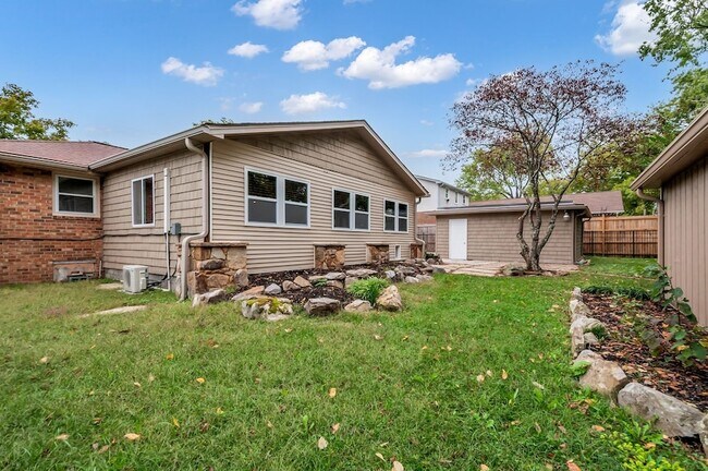 Building Photo - 7453 Harrow Dr