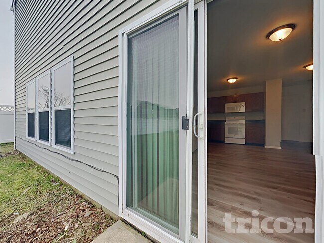 Building Photo - 1334 Central Park Dr