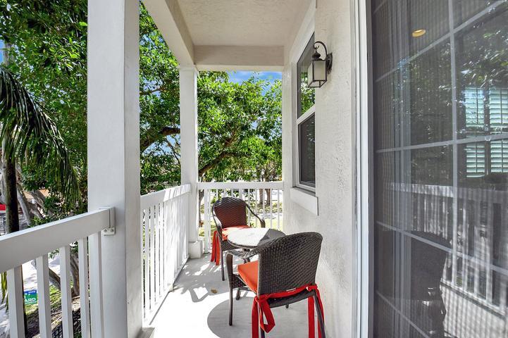 Building Photo - 122 SW 1st Ave