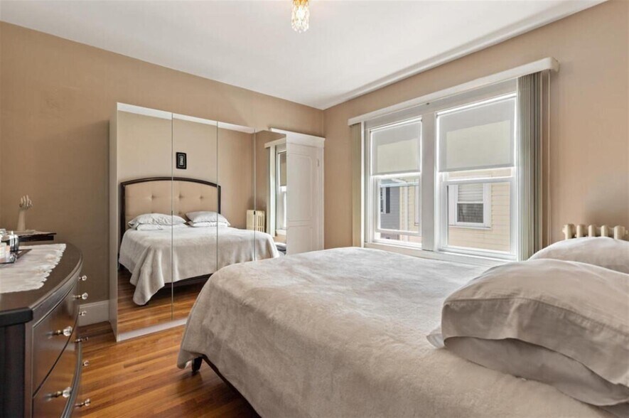 Building Photo - 38 George St