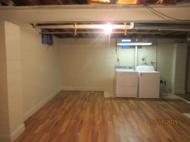 Building Photo - 105 Loomis Ave