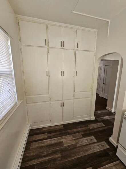 Building Photo - 310 6th St