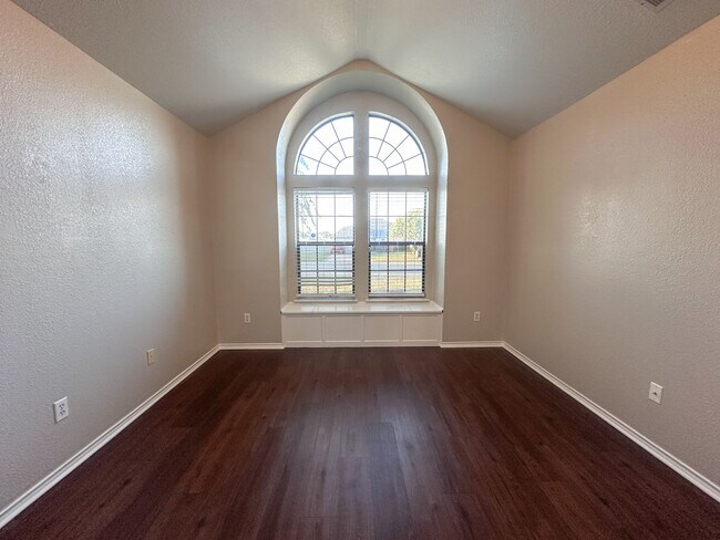 Building Photo - 2701 Littlepine Dr