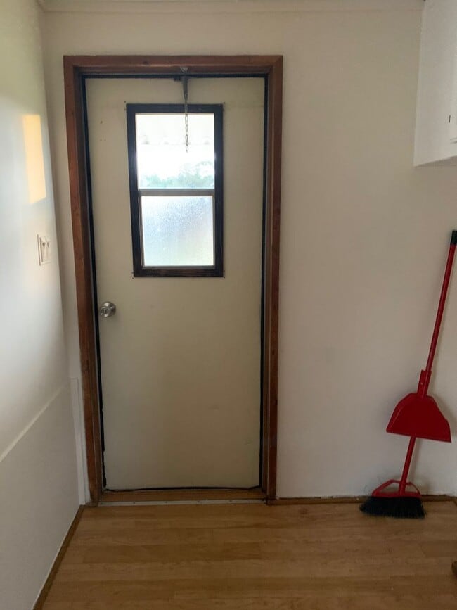 Building Photo - 3 BR, 2 BA Single Wide on Private Lot *Pri...