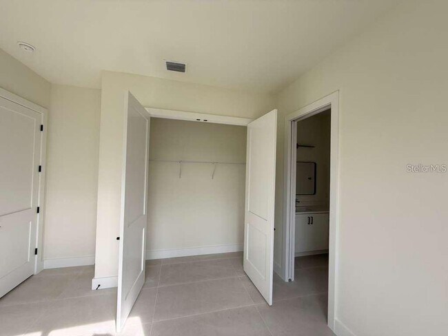 Building Photo - 10426 Live Oak Rd