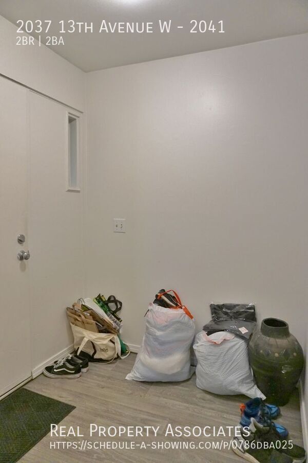 Building Photo - 2037 13th Ave W