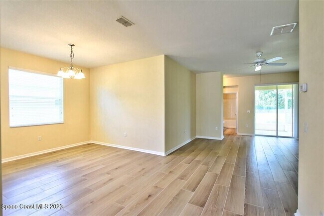 Building Photo - 5834 Trieda Dr