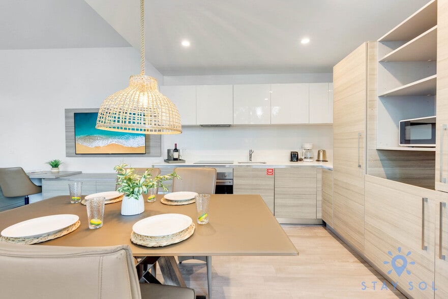 Building Photo - 777 N Ocean Dr