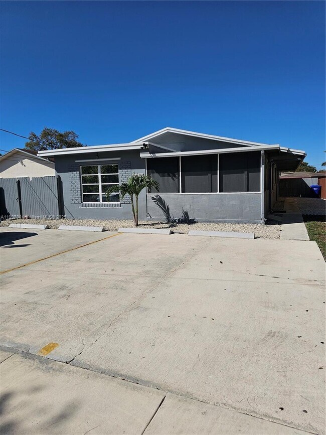 Building Photo - 5841 Tyler St