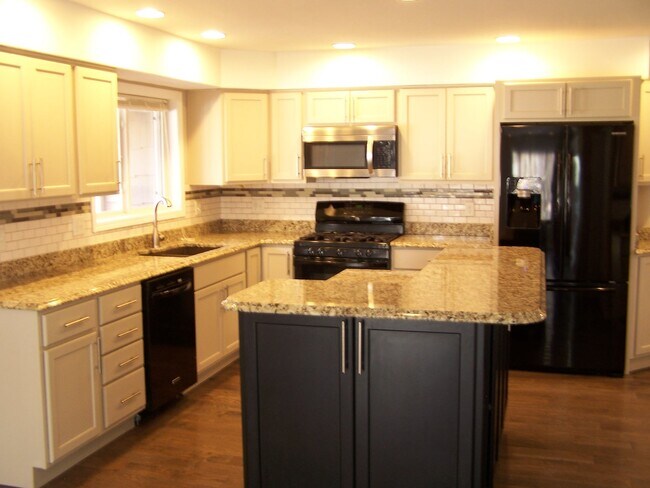 kitchen - 1527 Myrtle Dr