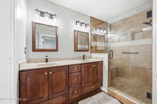 Building Photo - 14049 Broken Bow Dr N