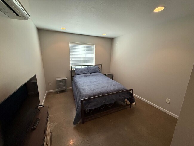 Building Photo - Nowells Subdivision Town Homes - Fully Furnished and Utilities Included