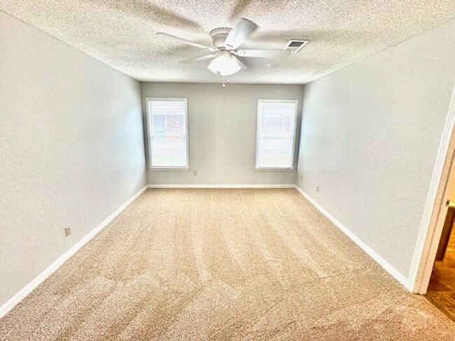 Building Photo - Move In Special! Half off March Rent with ...