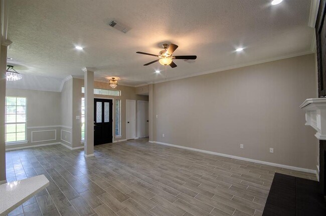 Building Photo - 12811 Fisher Dr