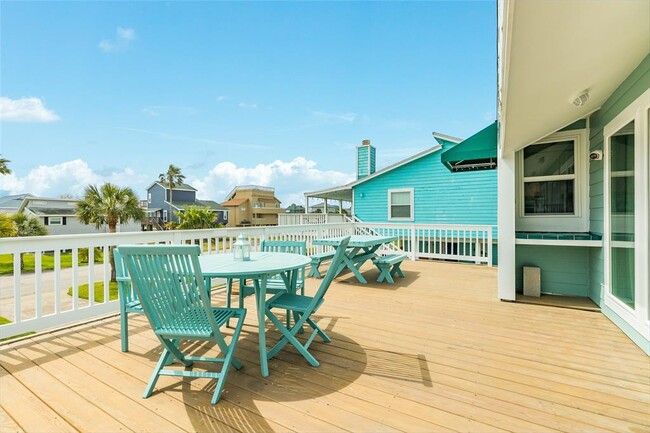 Building Photo - 13638 Pirates Beach Blvd