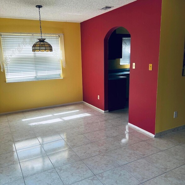 Building Photo - 182 NE Jettie Terrace