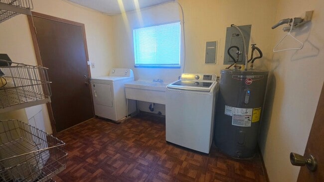 Building Photo - Corrales 4 Bedroom For Rent