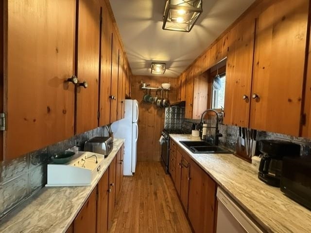 Building Photo - 702 Little Lake Sunapee Rd