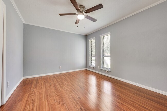 Building Photo - 1108 Janell Dr
