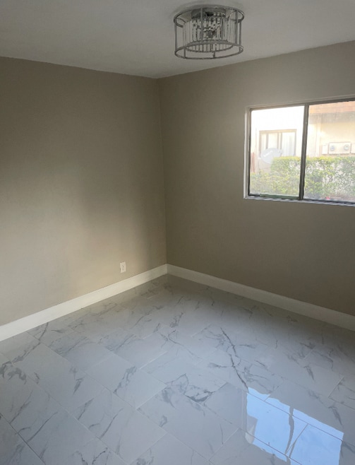 Building Photo - 121 San Remo Blvd