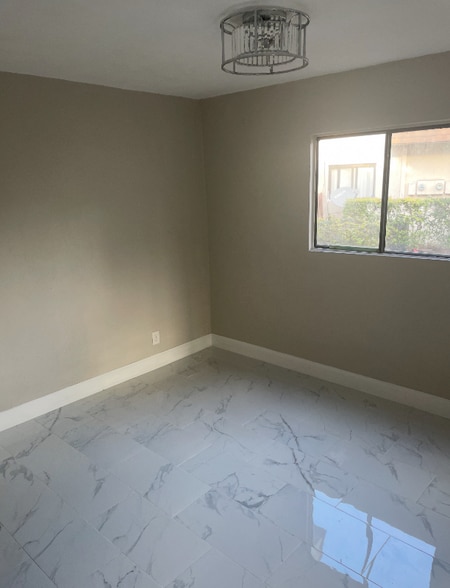 Primary Photo - 121 San Remo Blvd