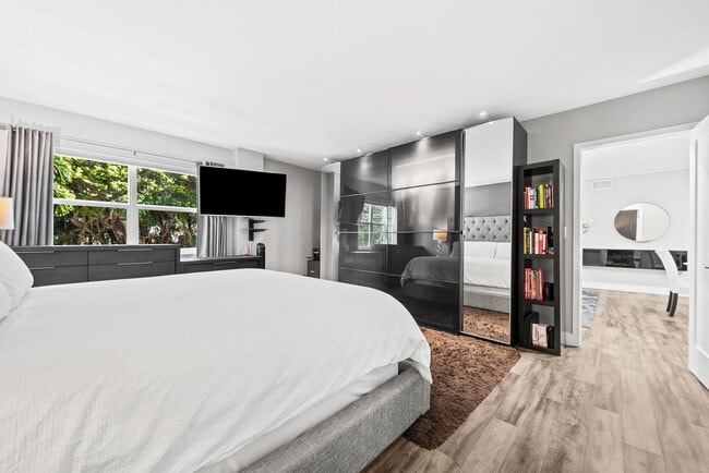 Building Photo - 1881 Middle River Dr