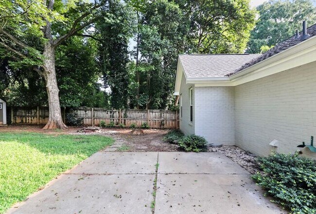 Building Photo - Charming 3BD/2BA Bungalow in Druid Hills!